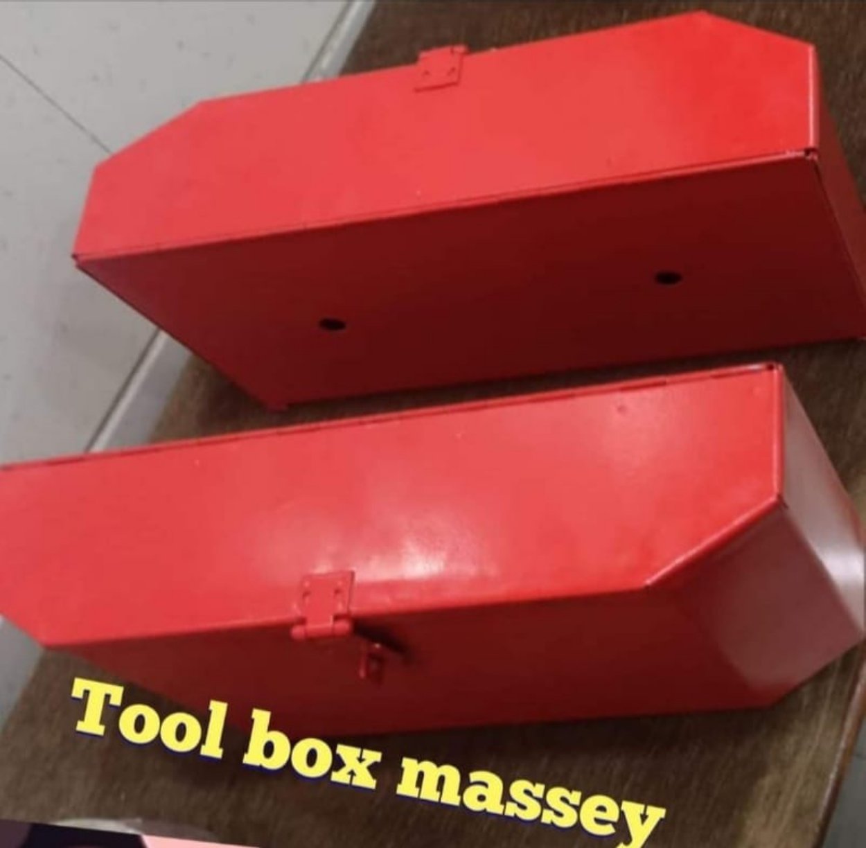 TRACTORS= BONNET LOCK & BATTERY ROD & TOOLBOX_page-0026